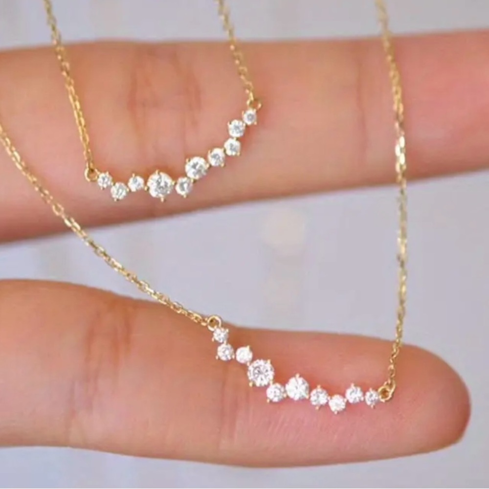 Smile 925 Silver Four-Prong CZ’s Round Clavicle Chain Women's Pendant Necklace.